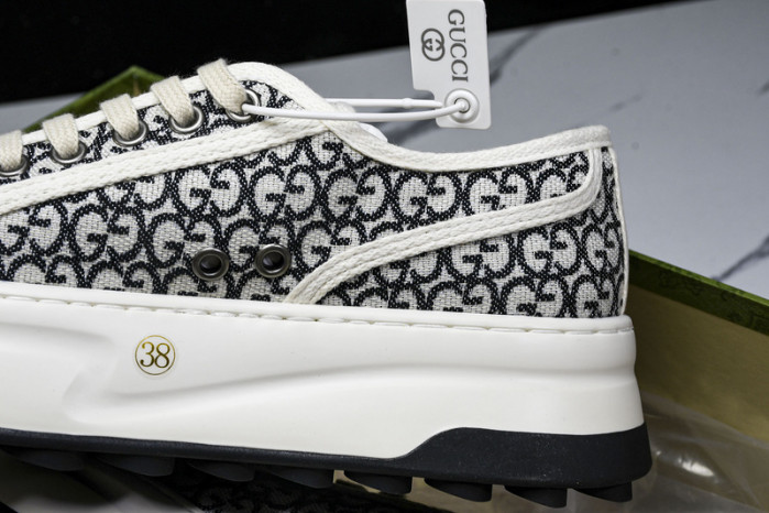 G*u*i sneaker
