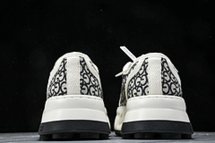 G*u*i sneaker
