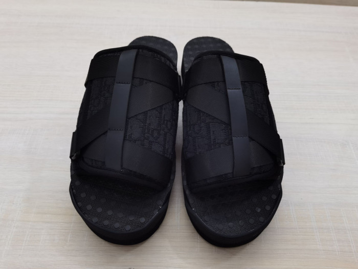 DO DESIGNER SLIPPERS