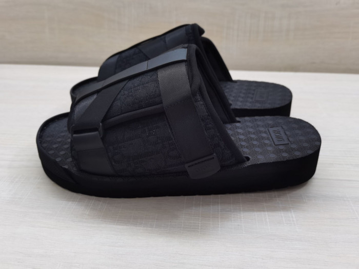 DO DESIGNER SLIPPERS