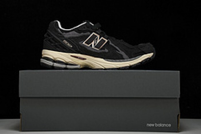 New Balance 1906