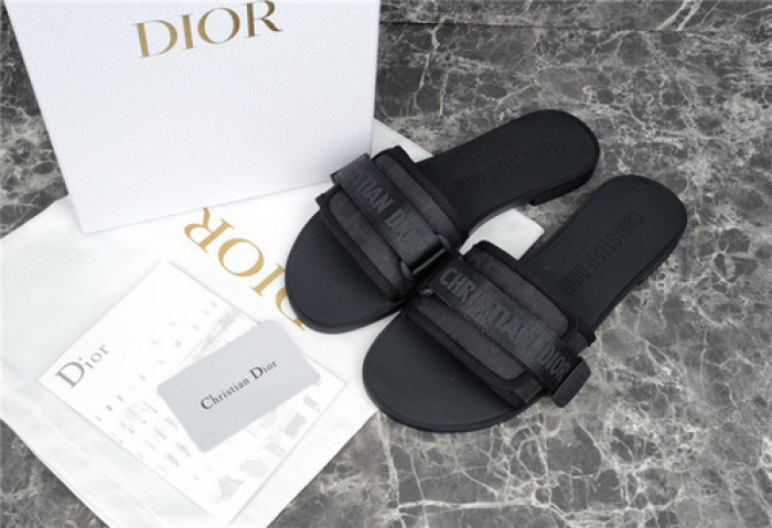 DO DESIGNER SLIPPERS