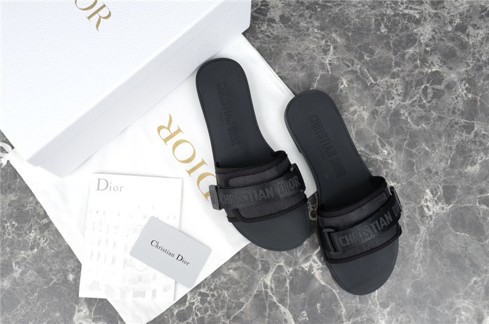 DO DESIGNER SLIPPERS