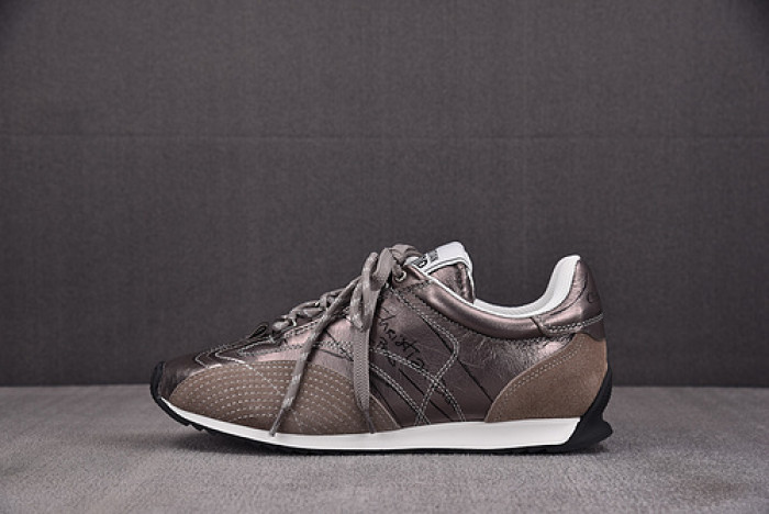 D designer sneaker