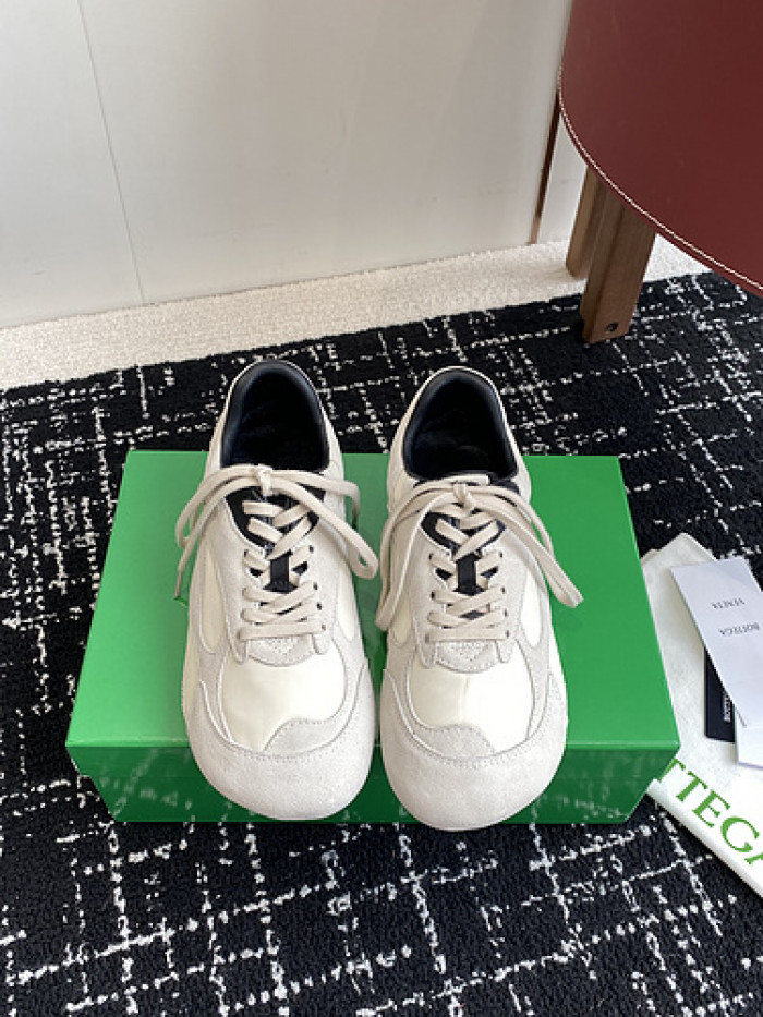 b0tte*a Ven*ta sneaker