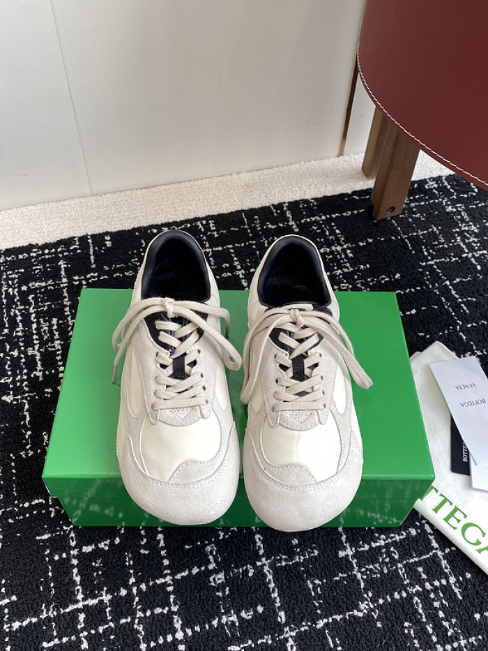b0tte*a Ven*ta sneaker