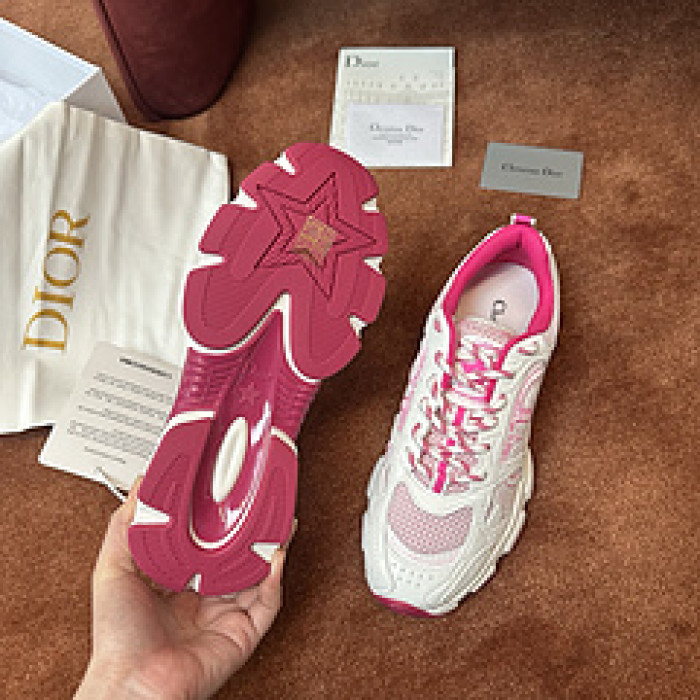 D designer sneaker