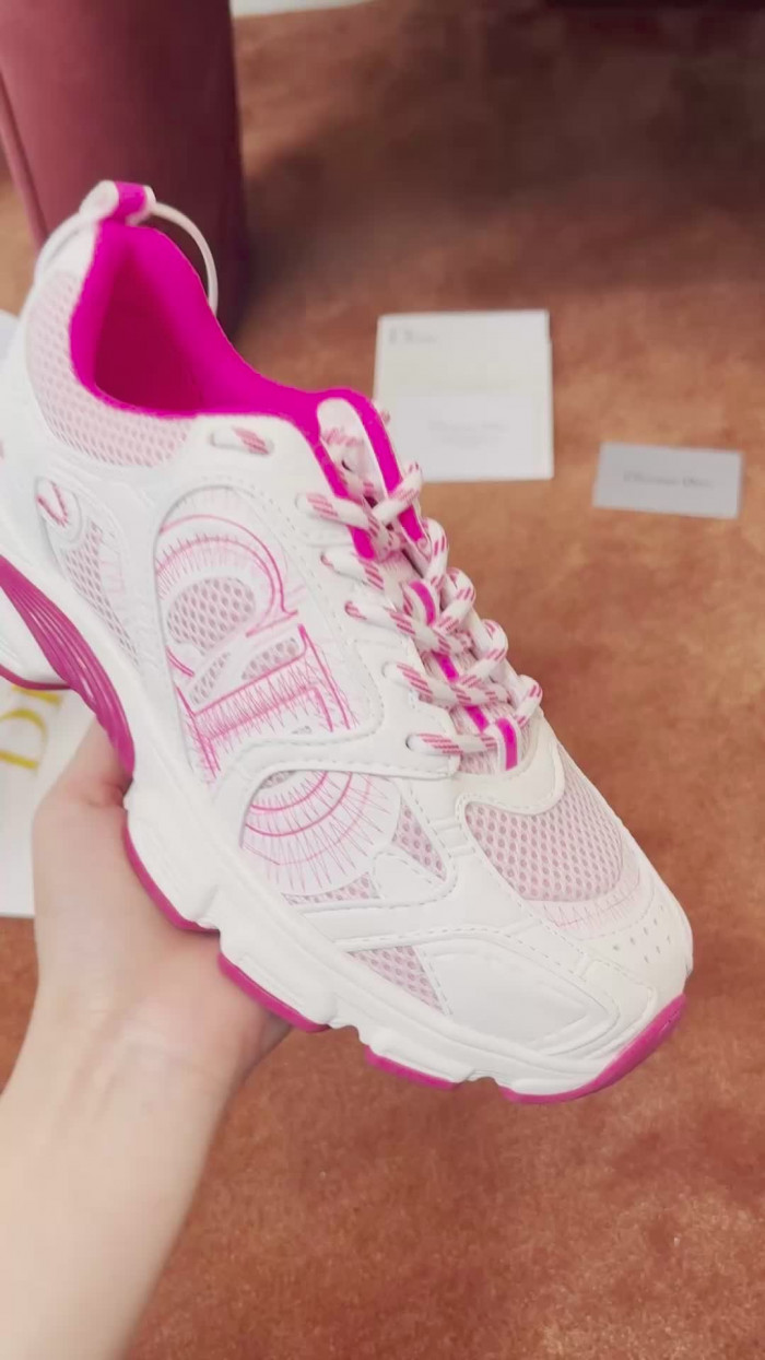 D designer sneaker