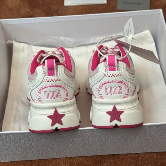 D designer sneaker