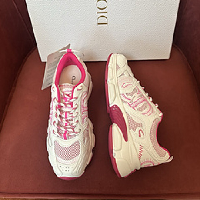 D designer sneaker