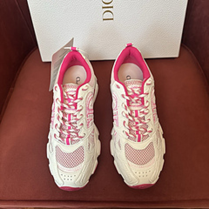 D designer sneaker