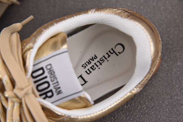 D designer sneaker