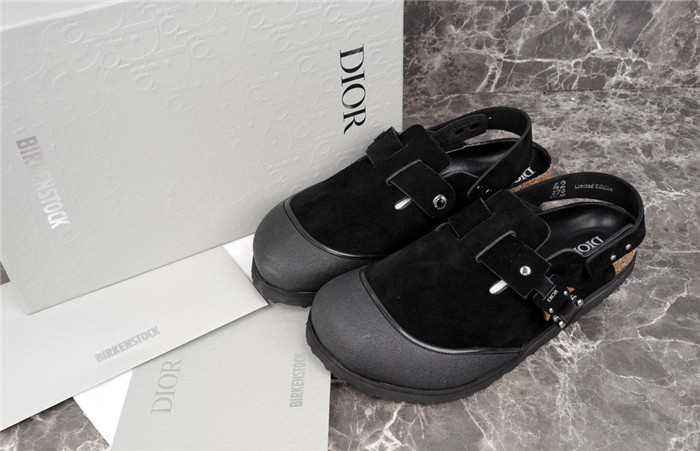 DO DESIGNER SLIPPERS