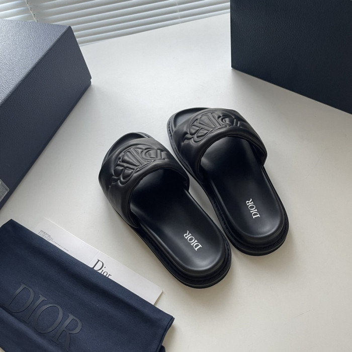 DO DESIGNER SLIPPERS