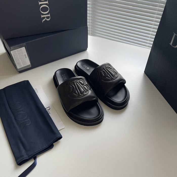 DO DESIGNER SLIPPERS