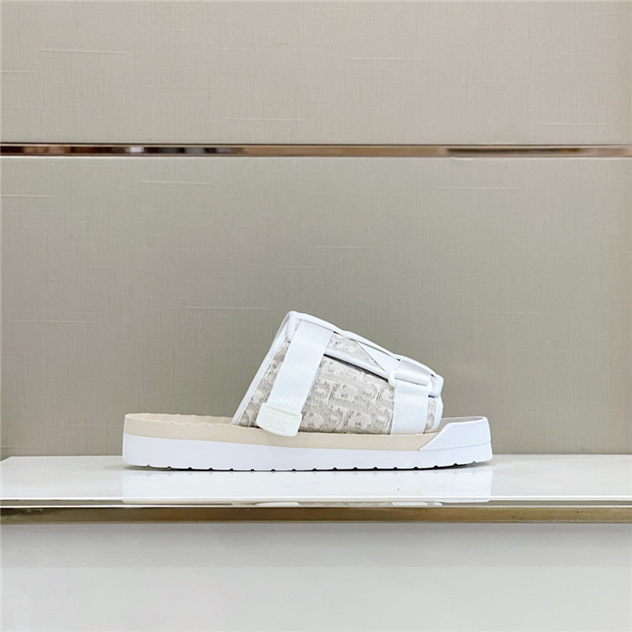 DO DESIGNER SLIPPERS