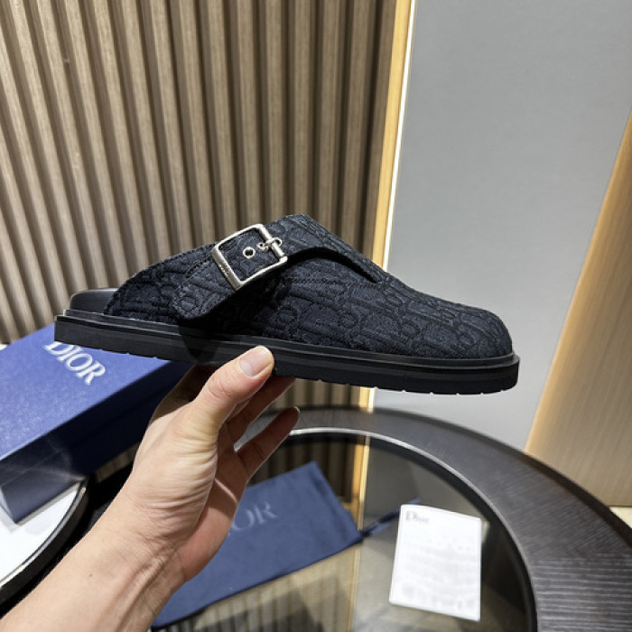 DO DESIGNER SLIPPERS
