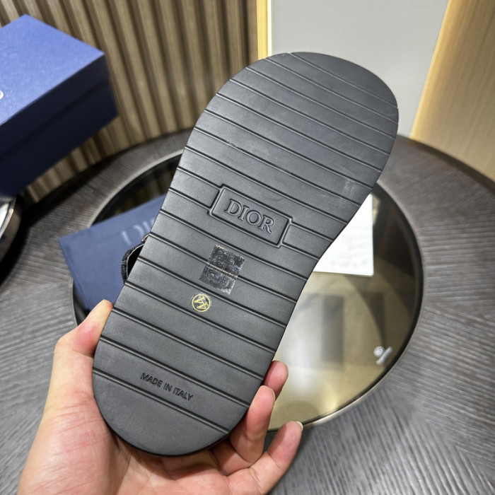 DO DESIGNER SLIPPERS