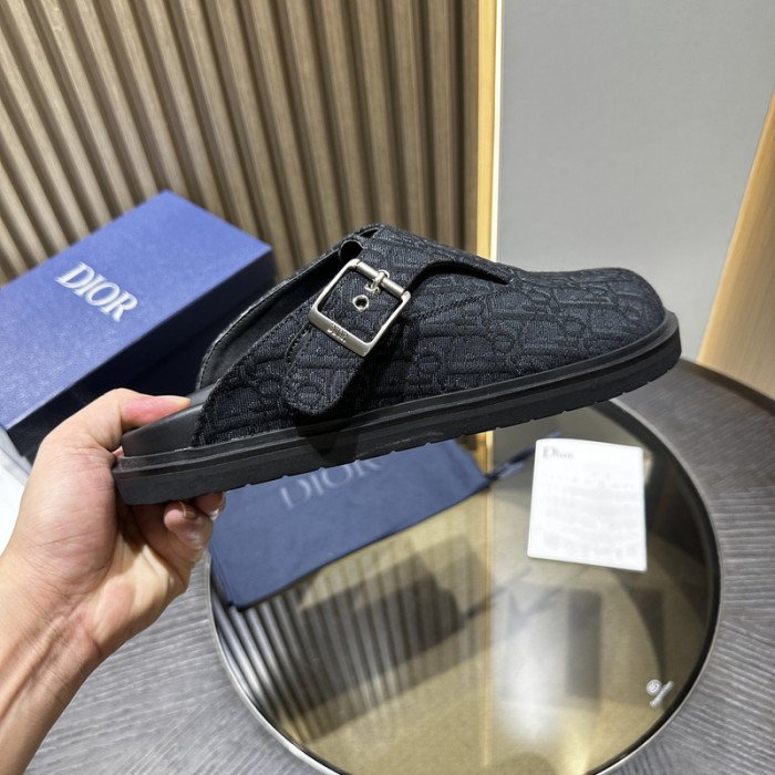 DO DESIGNER SLIPPERS