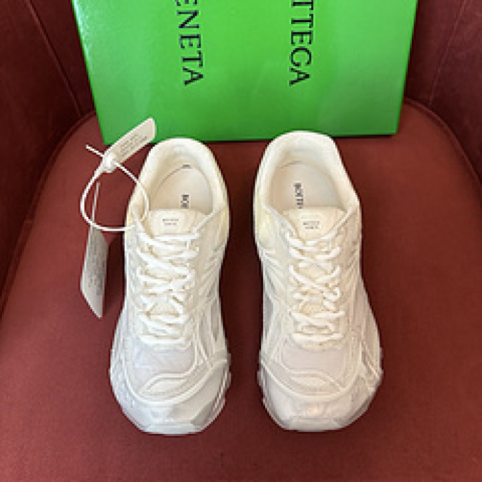 b0tte*a Ven*ta sneaker
