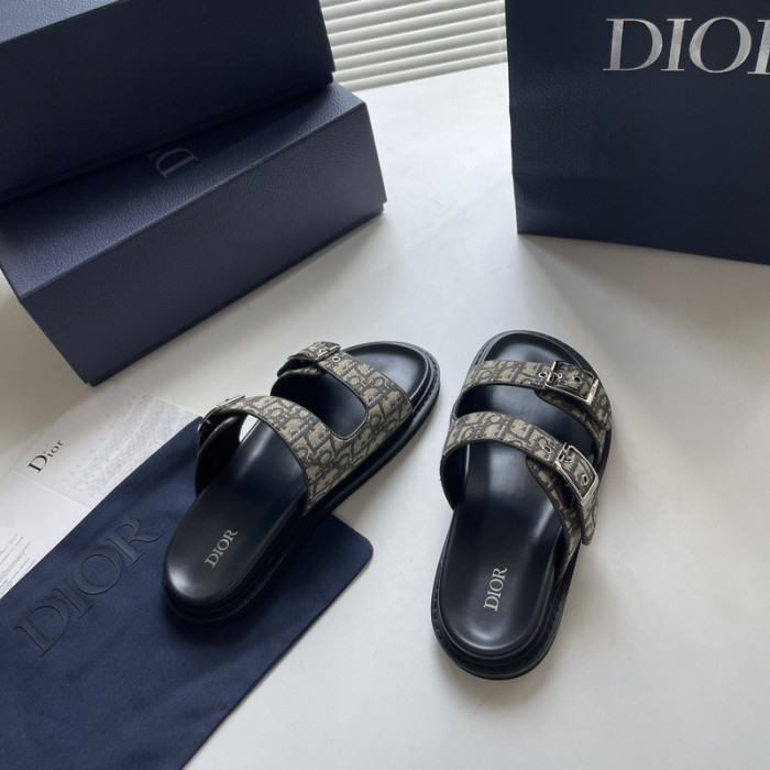 DO DESIGNER SLIPPERS
