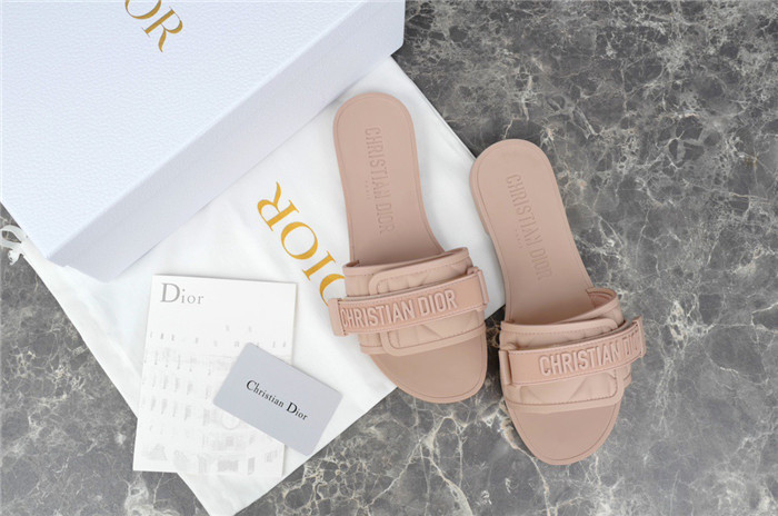 DO DESIGNER SLIPPERS