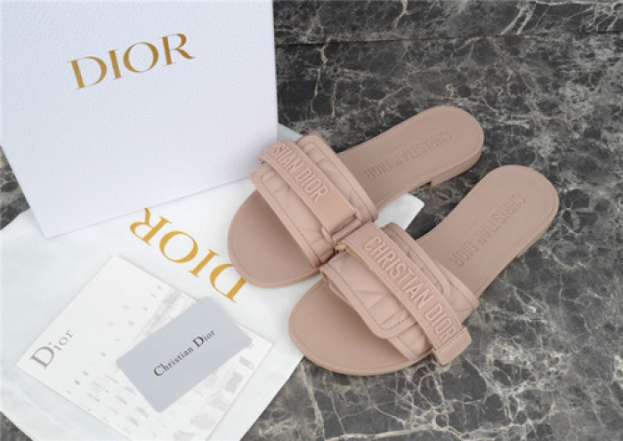 DO DESIGNER SLIPPERS