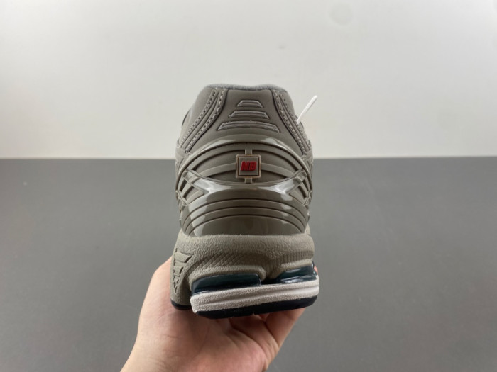 New Balance M1906RB