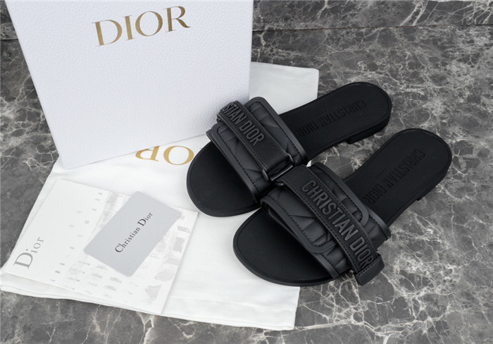 DO DESIGNER SLIPPERS