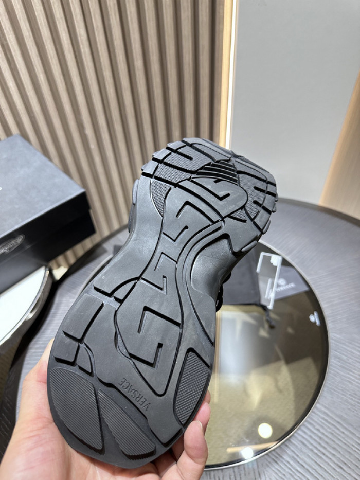 VER DESIGNER SNEAKERS