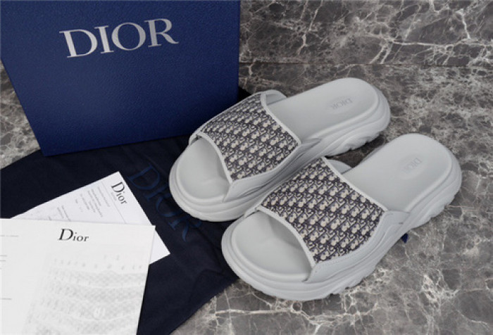 DO DESIGNER SLIPPERS