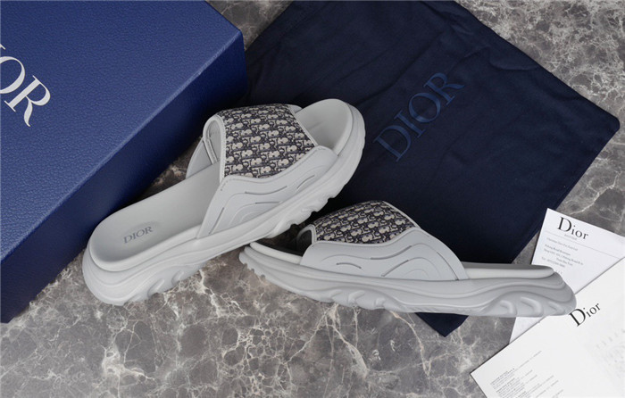 DO DESIGNER SLIPPERS
