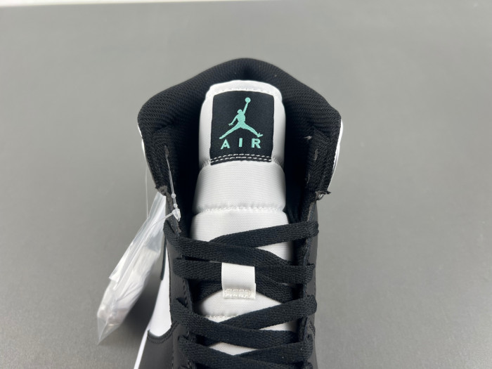 Air Jordan 1 Mid DQ8423-103