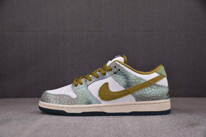 Alexis Sablone x Dunk Low SB 