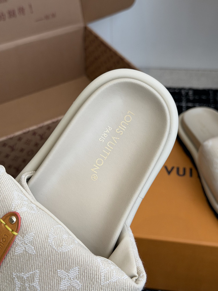 L&VT SLIPPERS