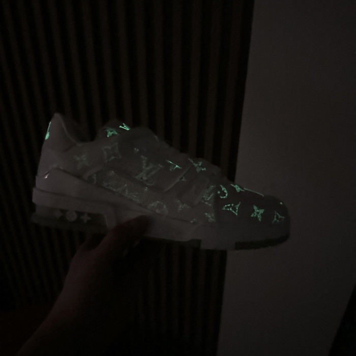 L&VT SNEAKERS