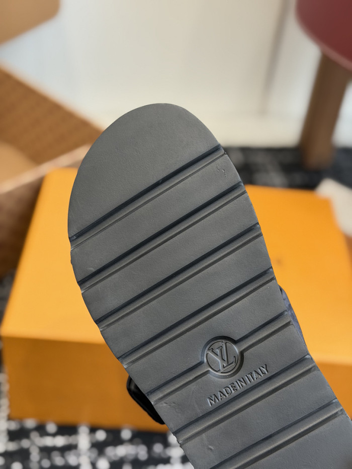 L&VT SLIPPERS