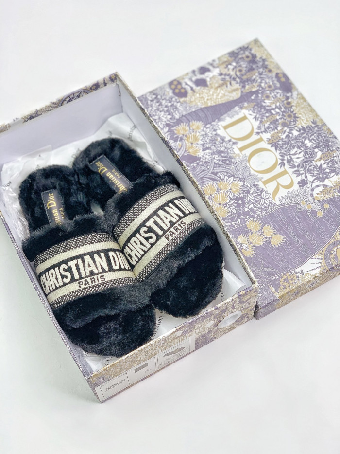 DO DESIGNER SLIPPERS