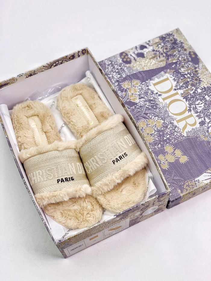 DO DESIGNER SLIPPERS