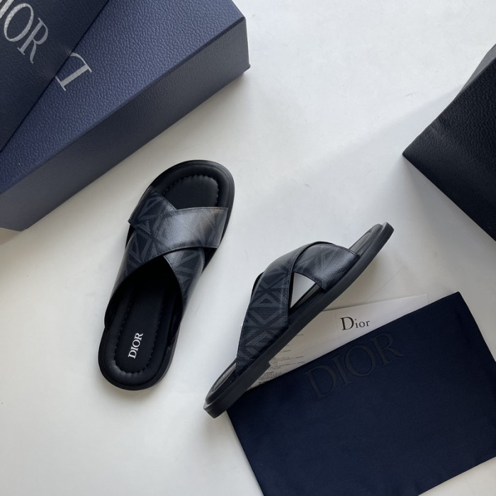 DO DESIGNER SLIPPERS