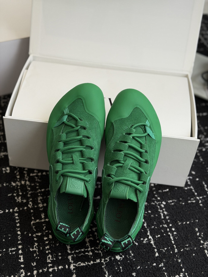 L0ew*E SNEAKERS