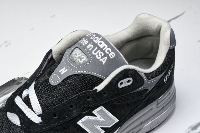 New Balance MR993BK