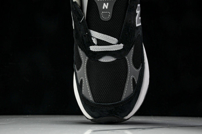 New Balance MR993BK