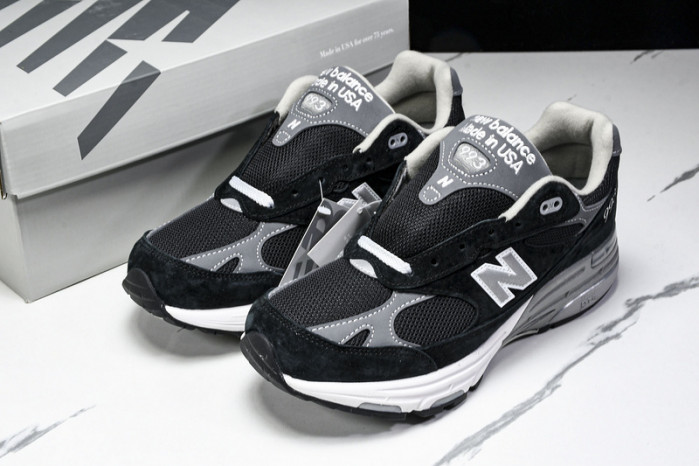 New Balance MR993BK