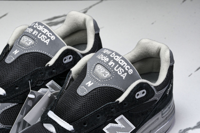 New Balance MR993BK