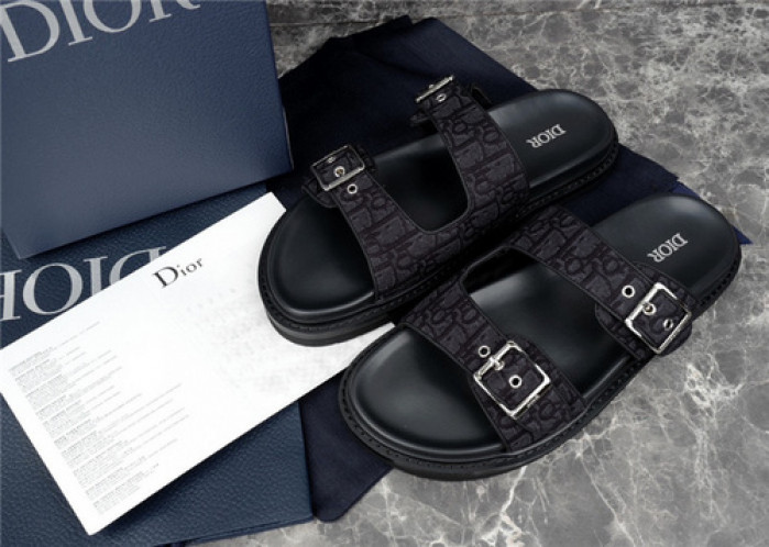 DO DESIGNER SLIPPERS