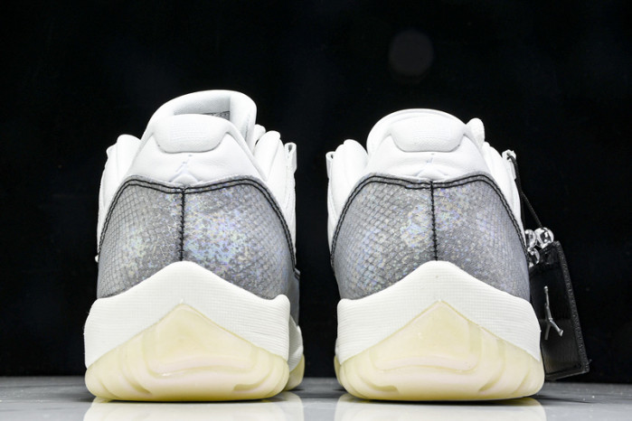 Air Jordan 11 Low HQ7000-001