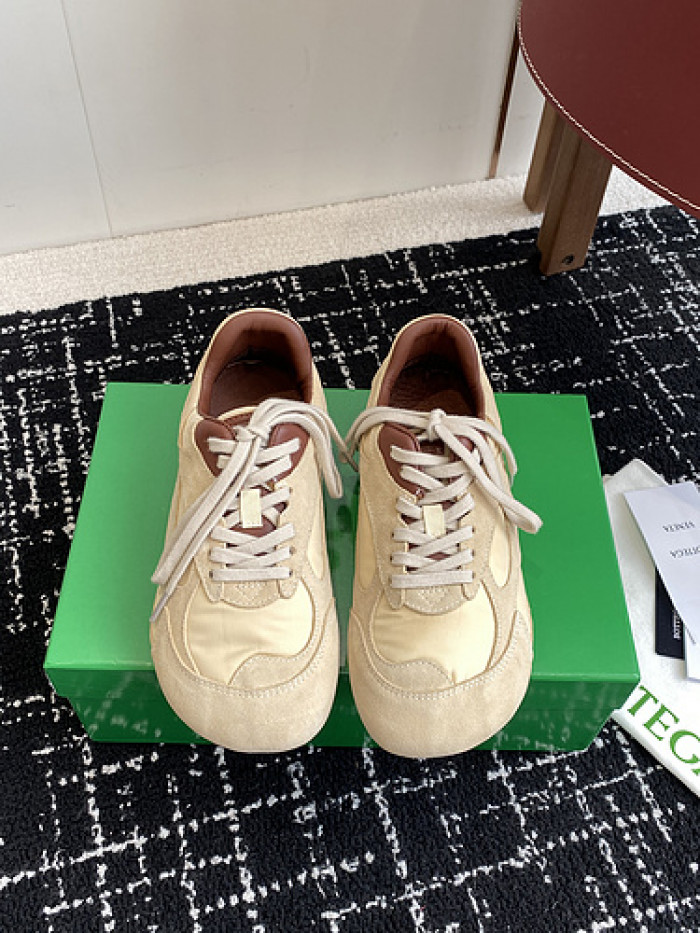 b0tte*a Ven*ta sneaker