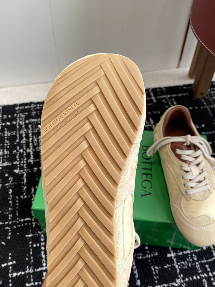 b0tte*a Ven*ta sneaker