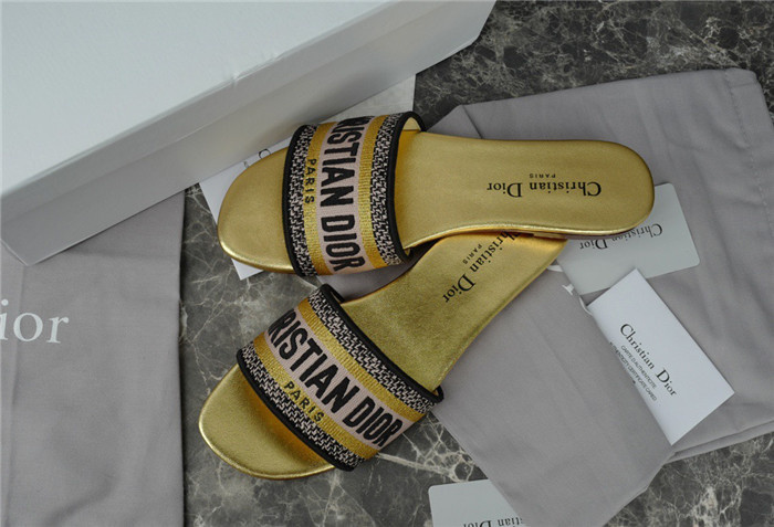 DO DESIGNER SLIPPERS